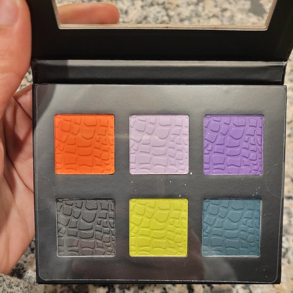 Quo Beauty Limited Edition Halloween Eyeshadow Palette BNWT - Picture 6 of 8